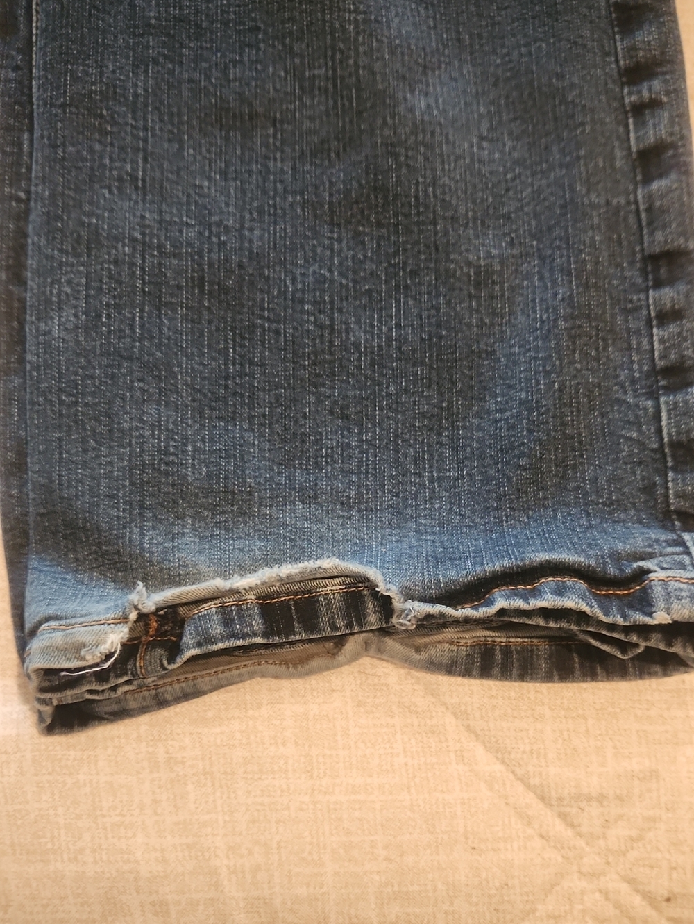 Preowned Torrid Sz 22 Relaxed Bootcut Denim Jeans Medium Wash *Bottom Hem Fray* - Picture 11 of 13